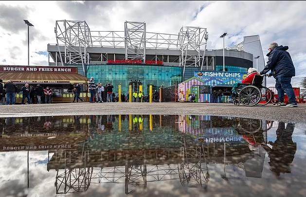 德甲2025-阔绰买废物但…曼联要砍掉残障球迷团体半数预算